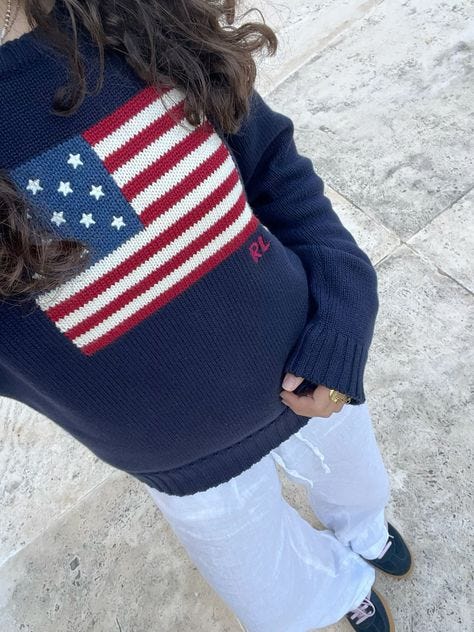 Ralph lauren navy flag sweater,Stockholm,Clean girl style oufit inspo for fall 