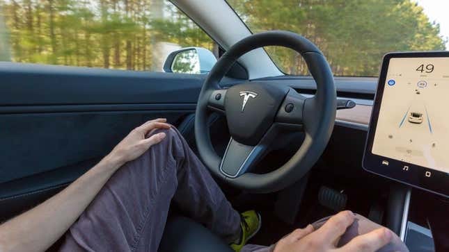 Tesla bajo investigación sobre la función de piloto automático 'Modo Elon'