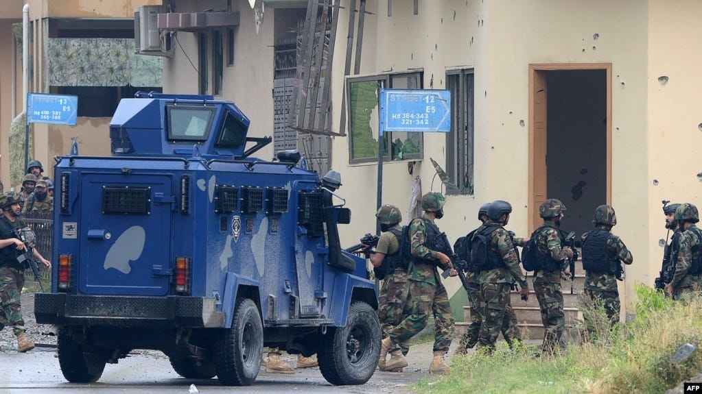 FILE - Pakistani soldiers cordon off a residential building during a raid on a militant hideout in Peshawar, April 16, 2019. Regional authorities announced on Tuesday that four Islamic State-affiliated operatives, reportedly Afghan nationals, were arrested in the city.