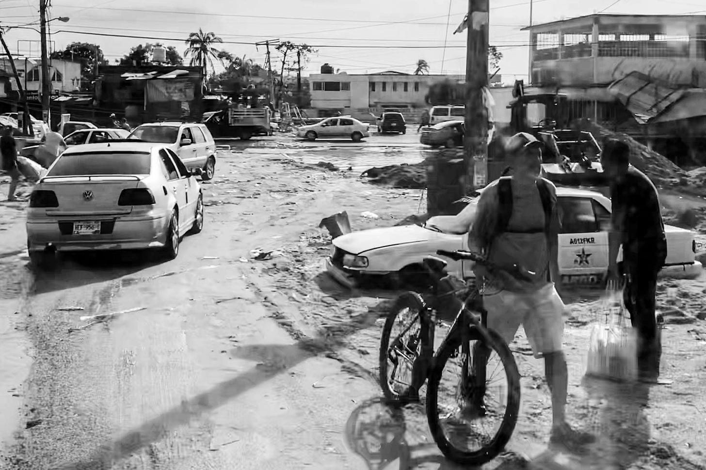 PHOTO: Acapulco is falling apart after it got smashed by the hurricane. Who is gonna help the people?