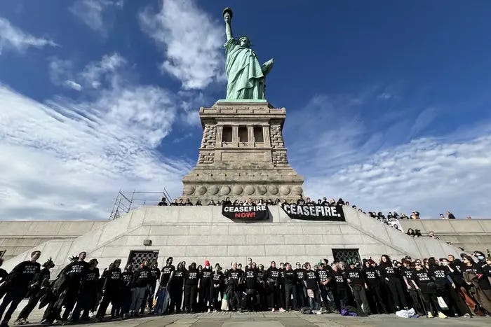 Statue of Liberty swarmed by protesters urging Israel-Hamas cease-fire -  Gothamist