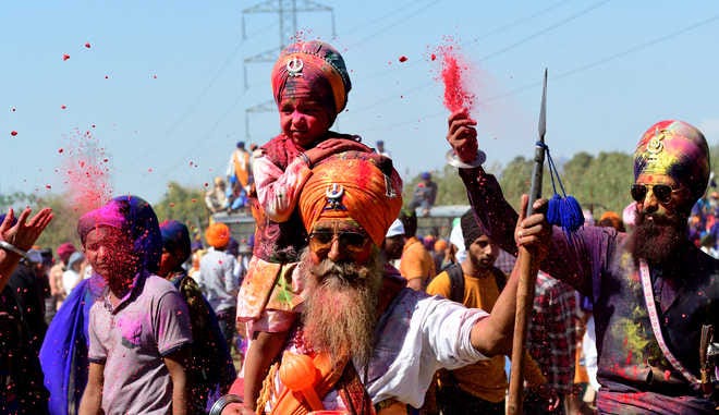 Feisty end to Hola Mohalla - The Tribune