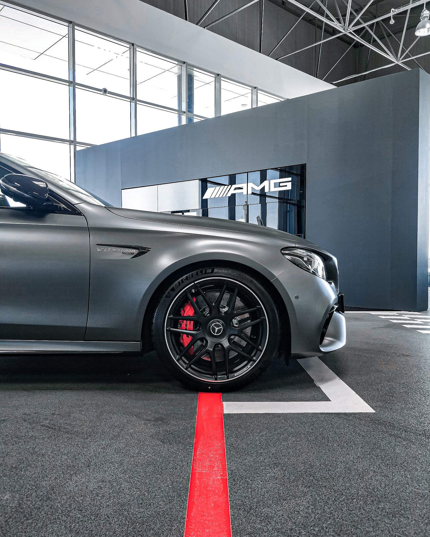 A Mercedes Benz E63's tire. The sidewalls of a run-flat tire maintain its structural integrity while also ensuring that the vehicle's weight remains supported after a puncture. A Mercedes Benz E63's tire. The sidewalls of a run-flat tire maintain its structural integrity while also ensuring that the vehicle's weight remains supported after a puncture.