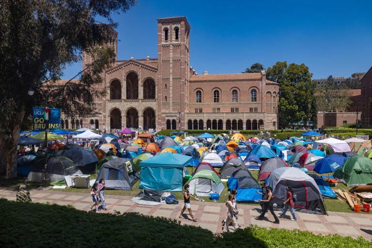 An encampment of pro-Palestinian demonstrators at UCLA's Dickson Plaza on April 29. ((Brian van der Brug / Los Angeles Times))