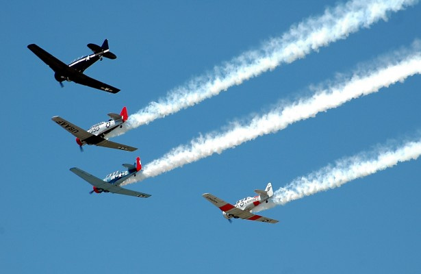 Airplanes In Flight Free Stock Photo - Public Domain Pictures