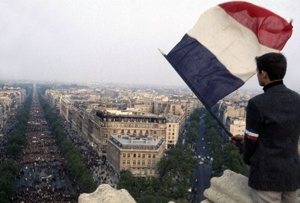 30 Mai 1968. "De Gaulle n'est pas seul".