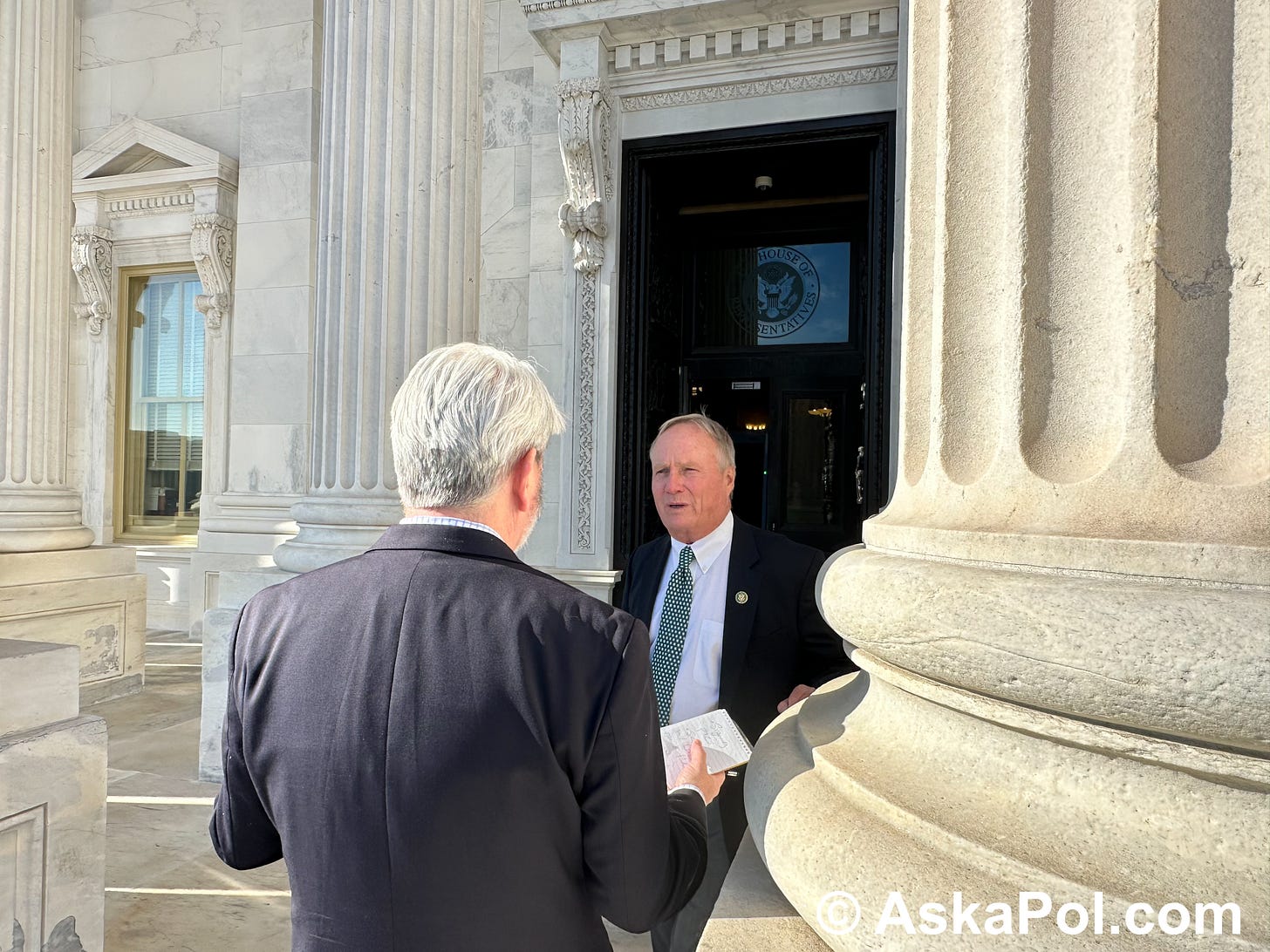 A Washington Post reporter interviews a congressman at US Capitol. Photo: Matt Laslo © AskaPolpolitics.com A Washington Post reporter interviews a congressman at US Capitol. Photo: Matt Laslo © AskaPolpolitics.com