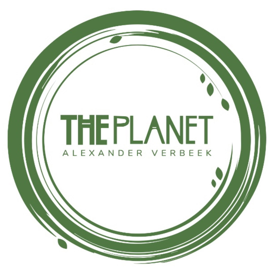 The last photo in each article is always the logo of the publication. A Jugenstil-style green circle with leaves and the text The Planet in the middle