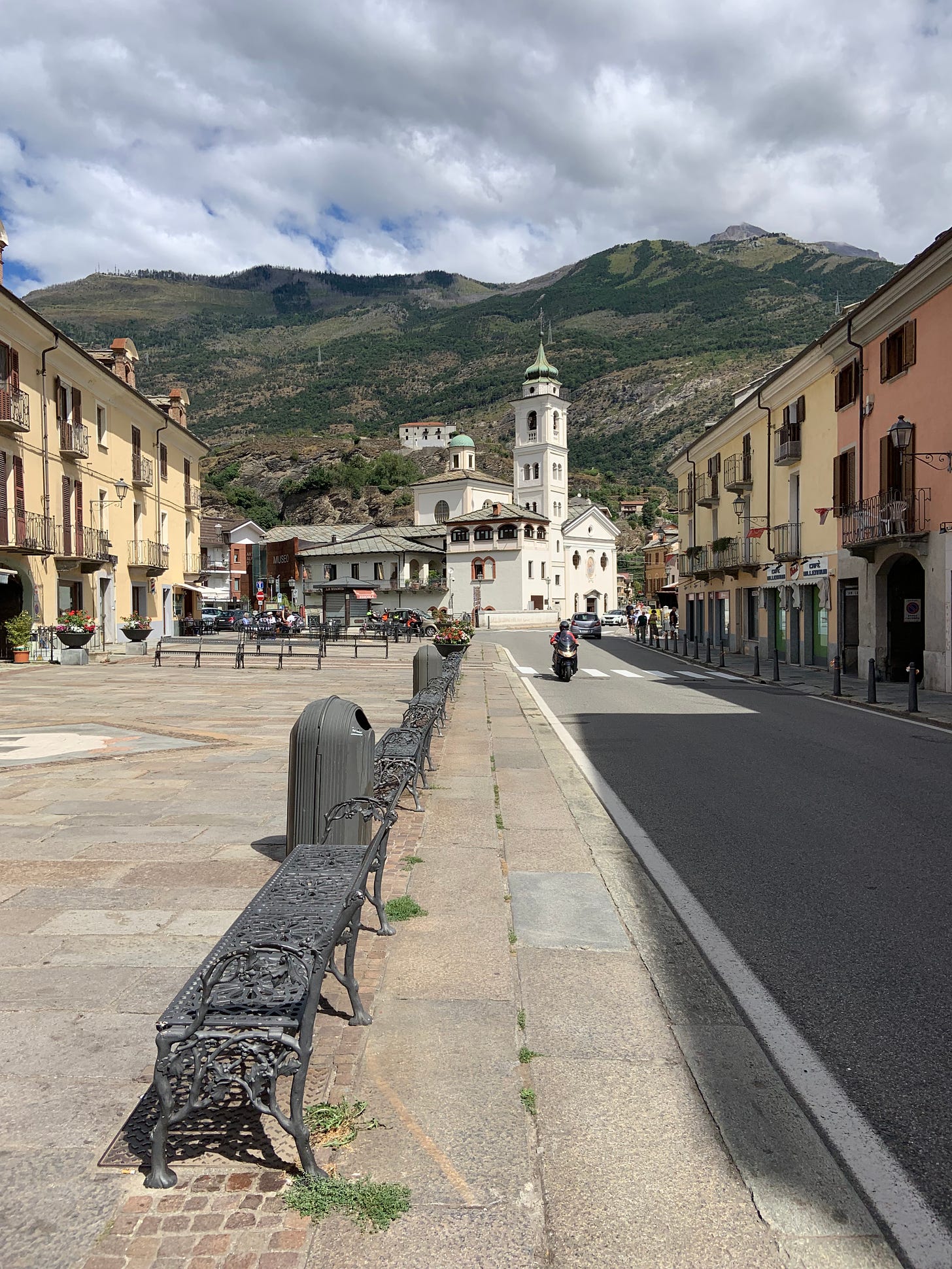 Gladiator Fights in Susa. Little towns in Italy often contain unexpected treasures. They preserve the antique artifacts better than the famous tourist attractions. I want to show you the amphitheater of Susa today. 