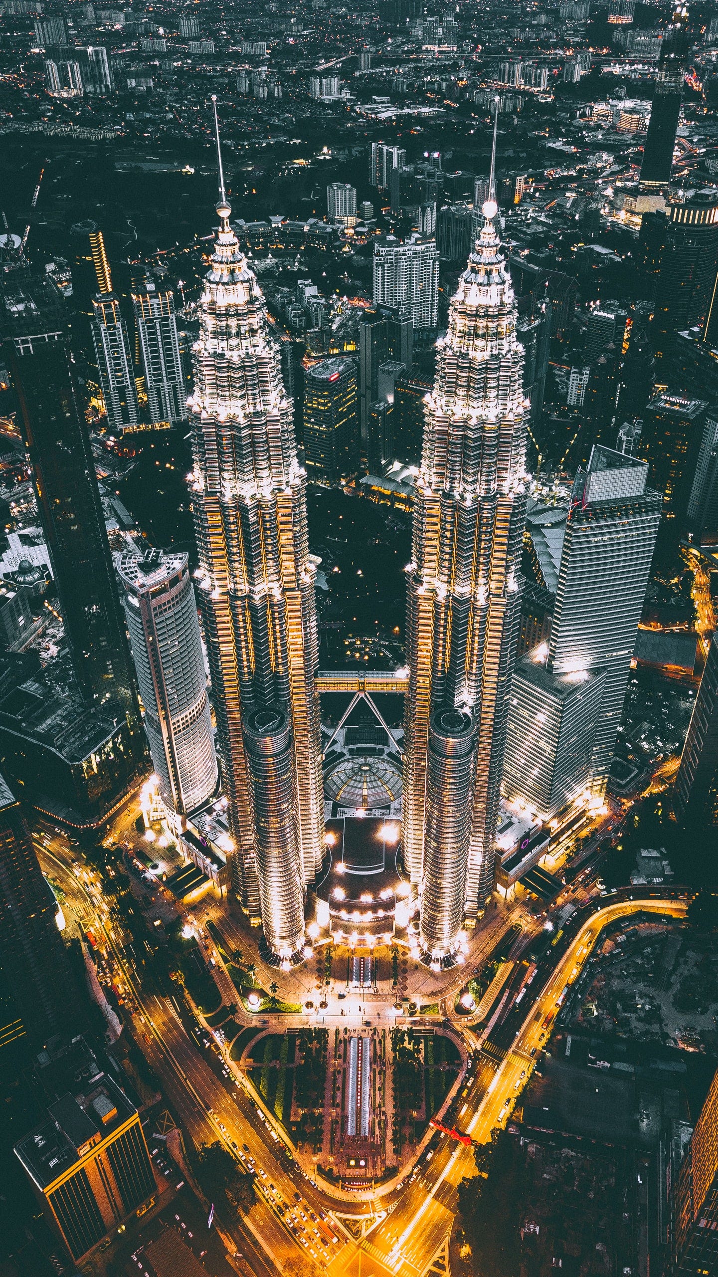 Islamic REITs in Malaysia for Muslim investors: KLCC Twin Towers in Kuala Lumpur Islamic REITs in Malaysia for Muslim investors: KLCC Twin Towers in Kuala Lumpur
