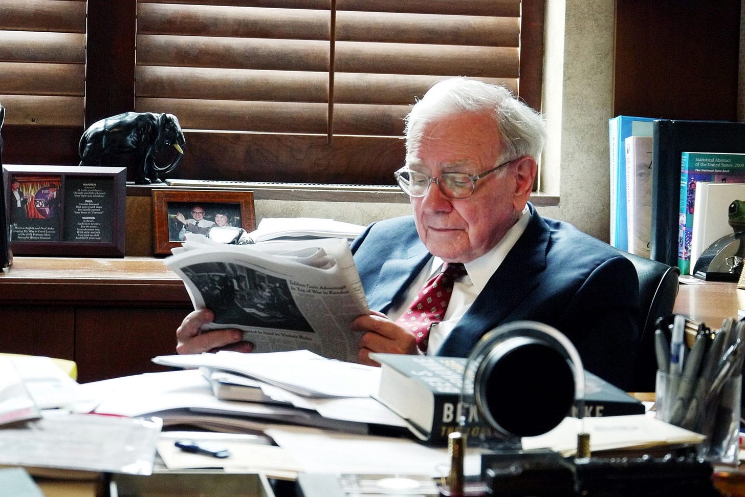 20 Inspirational Books Warren Buffett Recommends Reading - Brooksy