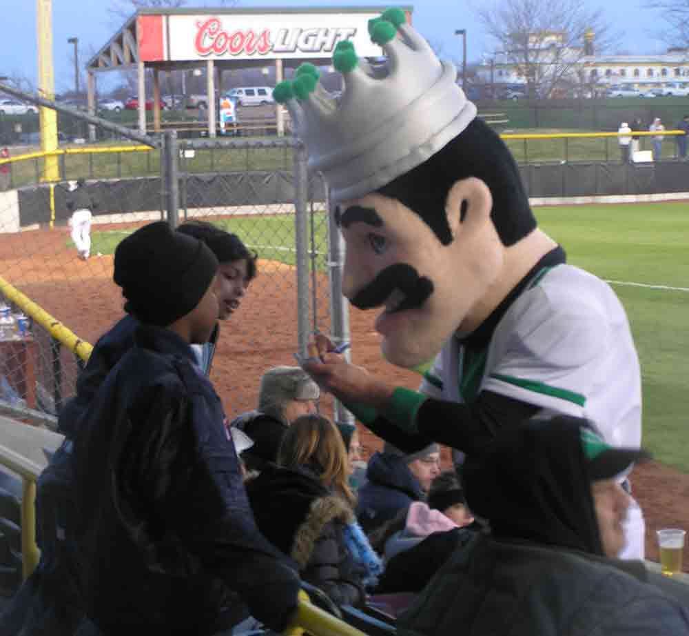 clintonmascotautographs.jpg