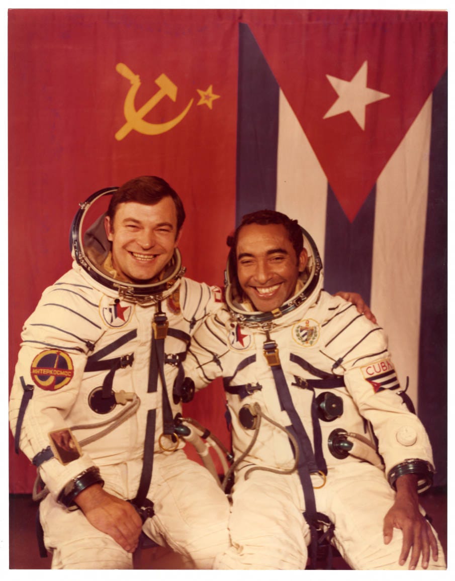 Cuban astronaut Arnaldo Tamayo Méndez (left) and Soviet astronaut Yury Romanenko wearing space suits