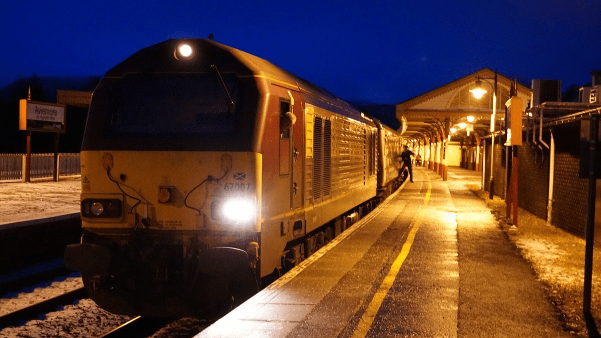 The Caledonian Luxury Overnight Sleeper Train From Scotland to England