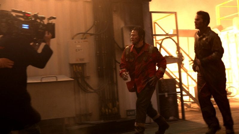 deepwater horizon mark wahlberg explodes on men