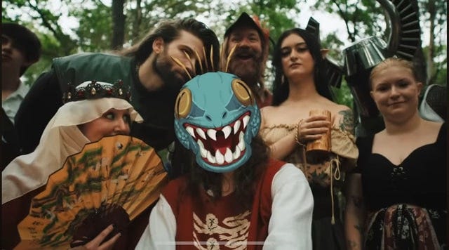 Ironisesti Asmongold, Zack, istuu keskiaikaisen teeman musiikkivideon kuninkaana kaiken keskellä. Sillä hän on ylivoimaisesti suosituin striimaaja maailmassa hyvinkin järkevillä kannanotoillaan. Ironisesti Asmongold, Zack, istuu keskiaikaisen teeman musiikkivideon kuninkaana kaiken keskellä. Sillä hän on ylivoimaisesti suosituin striimaaja maailmassa hyvinkin järkevillä kannanotoillaan.