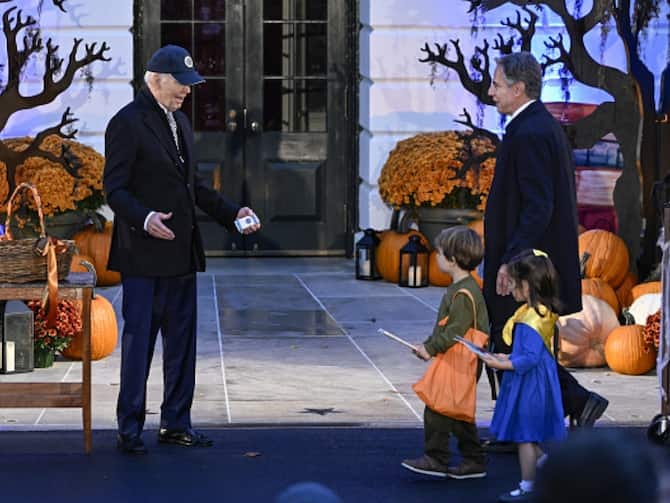 Anthony Blinken Children Halloween Dress Ukrainian Flag Volodymyr Zelenskyy US White House US Secretary Of State Anthony Blinken Children Halloween Dress Ukrainian Flag Volodymyr Zelenskyy US White House US Secretary Of State