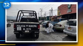 Personas se acercaron a tratar de auxiliar al hombre pero al ver que estaba inconsciente solicitaron una ambulancia.