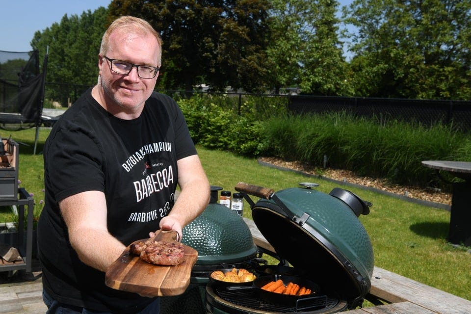 Barbecueweer! 7 inspirerende tips van Belgisch kampioen Tom Bertels: “Je  koopt toch ook geen nieuwe dure keuken om dan enkel de microgolf te  gebruiken?” | Gazet van Antwerpen Mobile