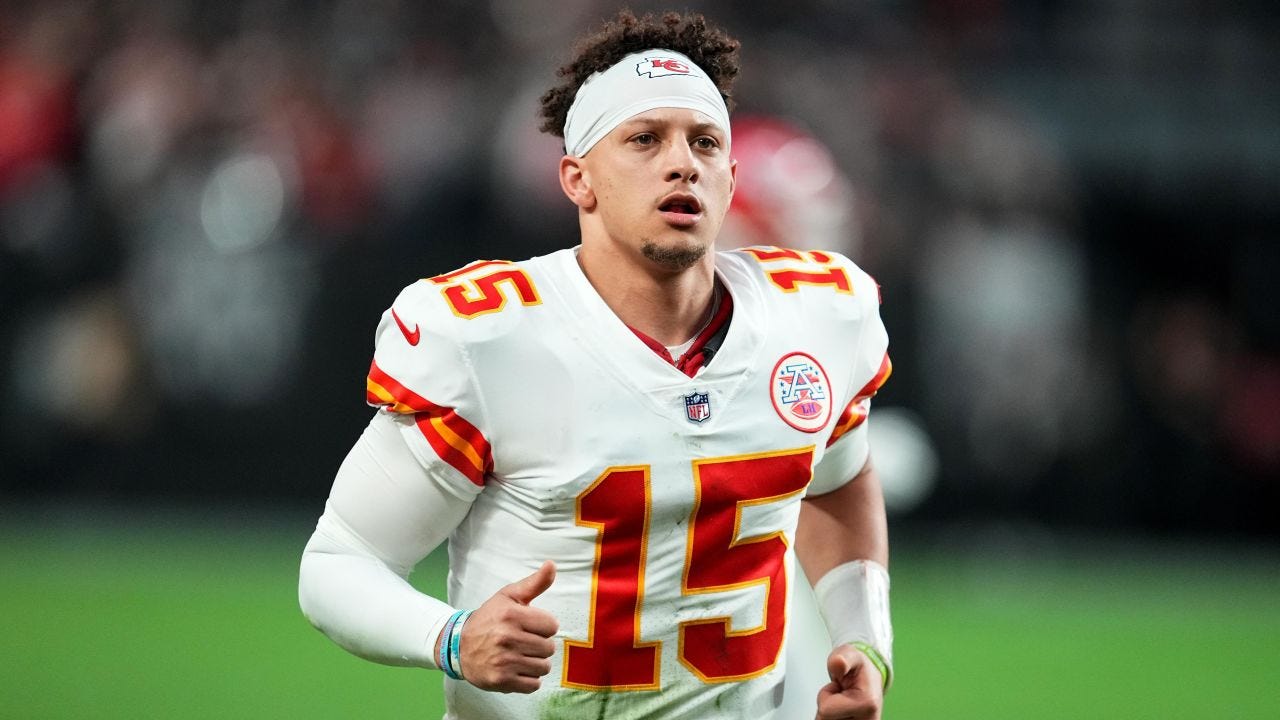 NFL star Patrick Mahomes joins NWSL team Kansas City Current's ownership  group | CNN