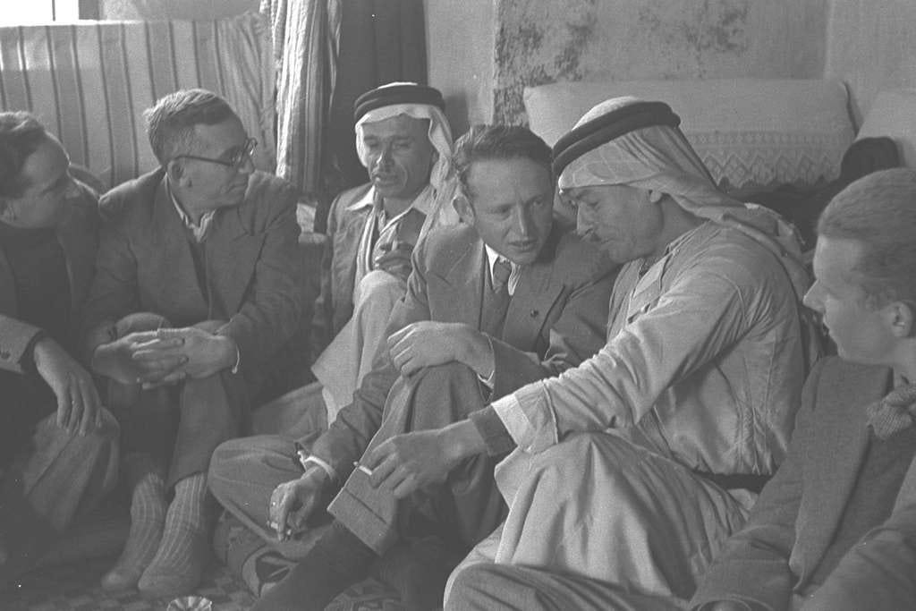 A FRIENDLY CHAT BETWEEN JEWISH SETTLERS FROM ZICHRON YA'ACOV AND ARAB  NEIGHBORS AT THE ARAB VILLAGE OF SUBRIN. שיחה ידידודית בין מתיישבים יהודים  מזכרוD1-075 - PICRYL - Public Domain Media Search Engine