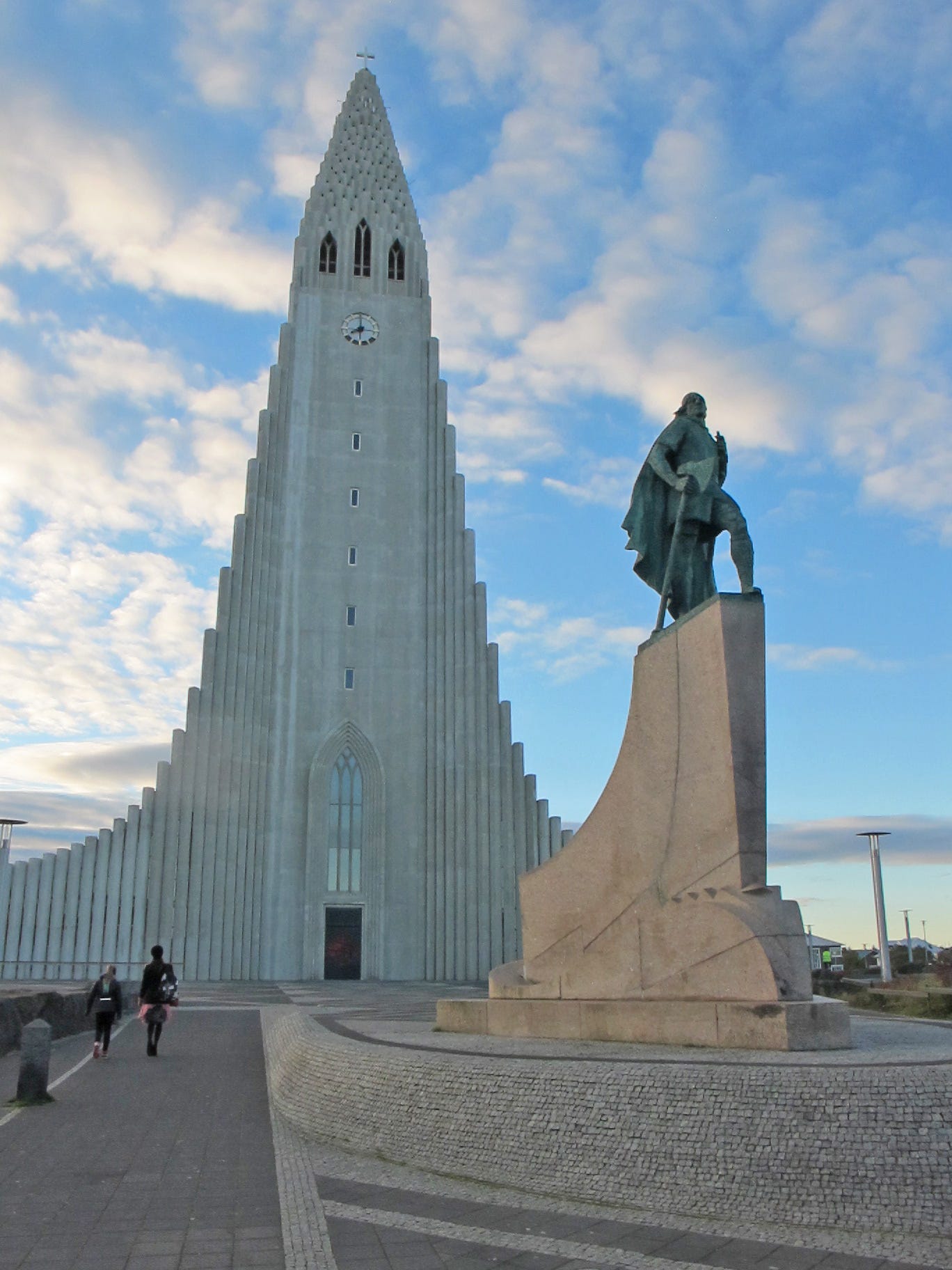 Leif Erikson monument in front of Reykjavik church, Iceland | GRID-Arendal