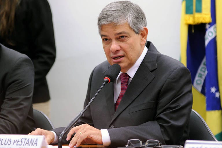 Instituição ligada ao Senado alerta para colapso financeiro no Brasil