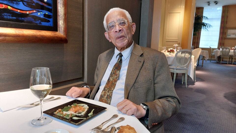 Kenneth uit Gent eet al ruim halve eeuw élke dag op restaurant: "Ik heb nog  nooit zelf gekookt" | VRT NWS: nieuws
