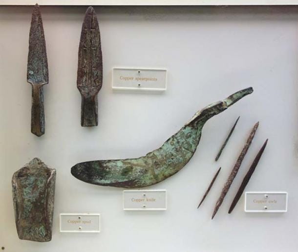 Cuchillo de cobre, puntas de lanza, punzones y pala, del período Arcaico Tardío, Wisconsin, 3000 BC-1000 a.C. (Dominio publico)