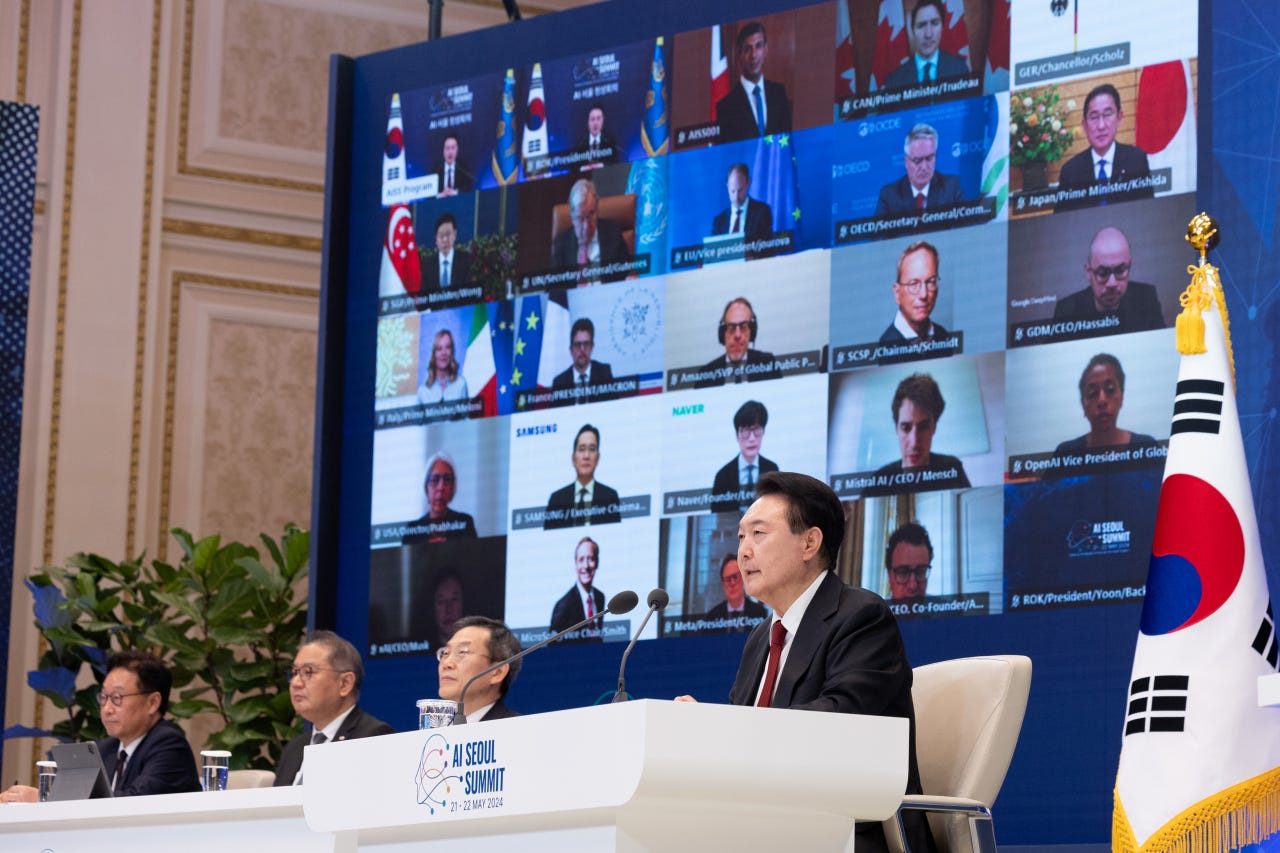 President Yoon Suk Yeol delivers the opening speech at the AI Seoul Summit, held virtually from Yeongbingwan state guest house at Cheong Wa Dae, Tuesday. (Yonhap) President Yoon Suk Yeol delivers the opening speech at the AI Seoul Summit, held virtually from Yeongbingwan state guest house at Cheong Wa Dae, Tuesday. (Yonhap)