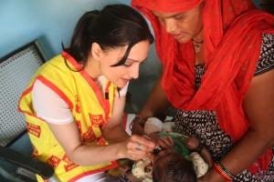 Archie Panjabi immunizes a child in India, courtesy of Rotary International