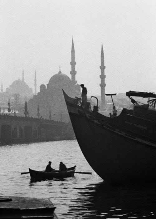 Istanbul by Ara Guler Hagia Sophia, Magnum Photos, Old Photos, Vintage Photos, Byzantine Architecture, Foto Blog, Paris Match, Historical Sites, Belle Photo