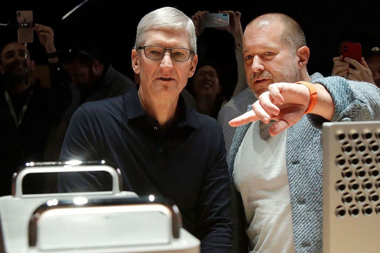 En s'associant avec OpenAI, Jony Ive vient de faire vaciller Apple ?
