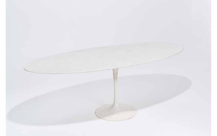 Eero Saarinen for Knoll International, Oval pedestal dining table, designed 1957. Photo: Bonham’s via Barnebys Price Bank Eero Saarinen for Knoll International, Oval pedestal dining table, designed 1957. Photo: Bonham’s via Barnebys Price Bank