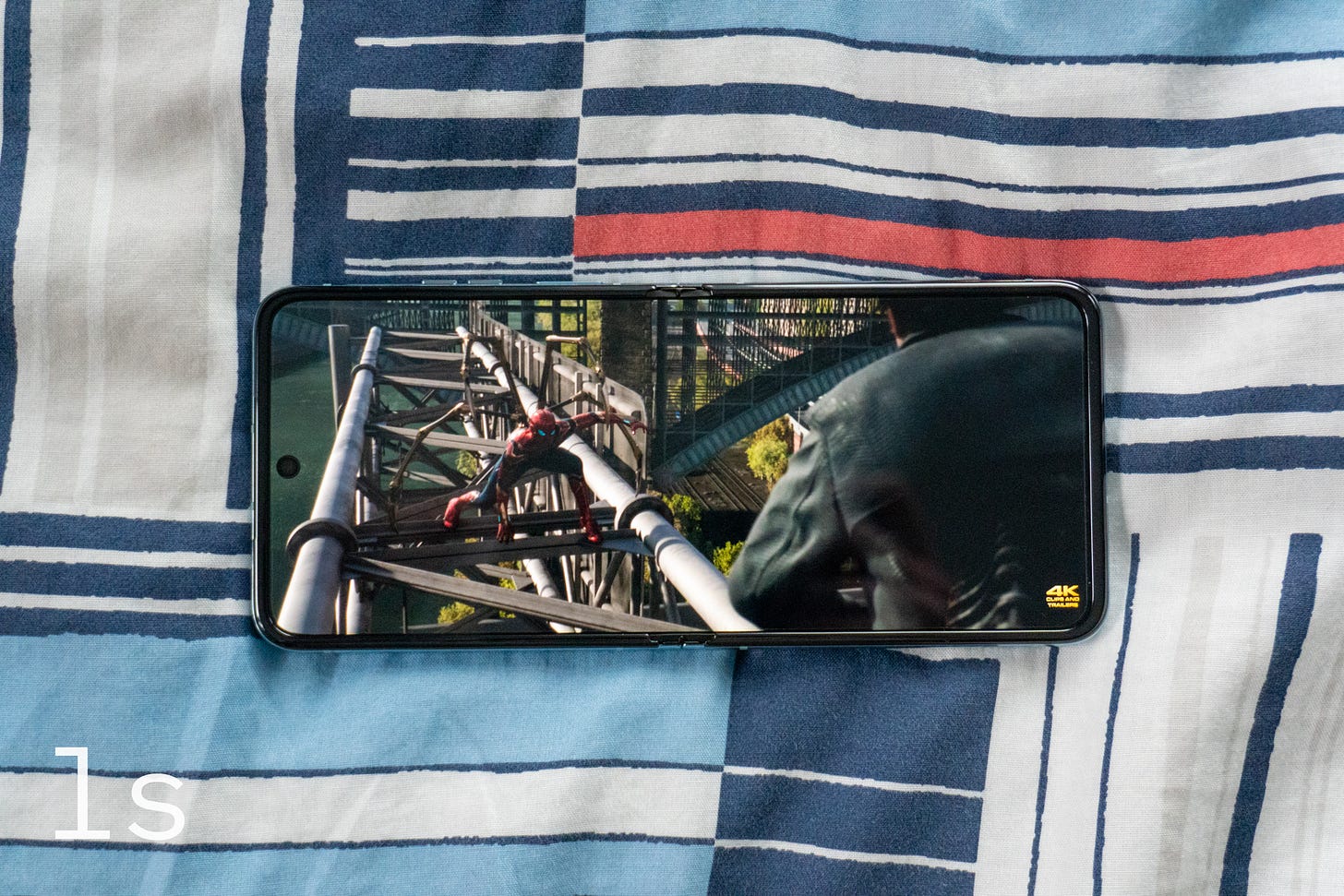 Moto Razr+ Spider-Man No Way Home full-screen