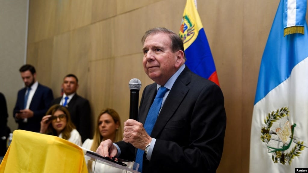 El líder opositor venezolano Edmundo González asiste a una reunión con simpatizantes, en la Ciudad de Guatemala, Guatemala, el 15 de enero de 2025. REUTERS/Cristina Chiquin