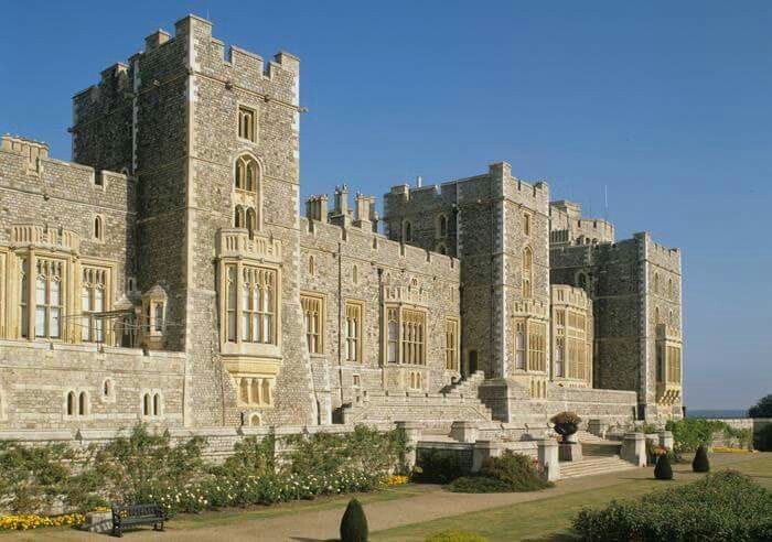 The East Terrace at Windsor Castle | Windsor castle, Beautiful places ...