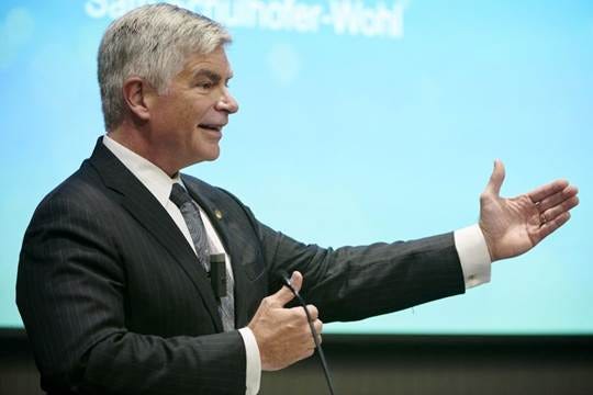 Fed's Harker Says Central Bank May Raise Rates This Year Despite Risks - WSJ