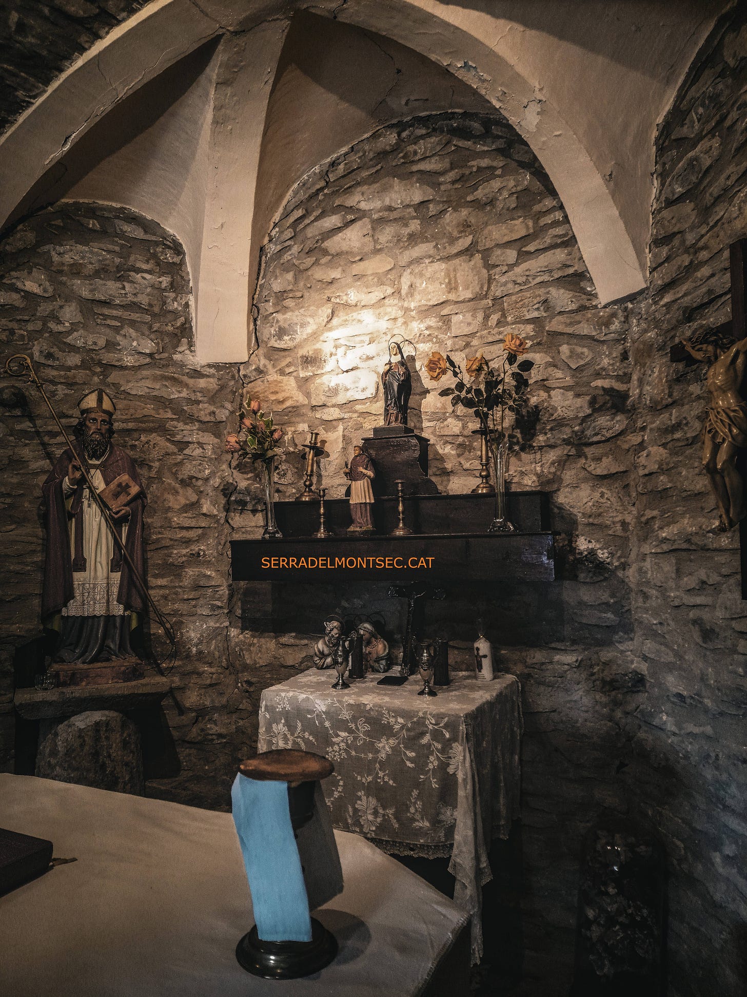 Altar i absis de l’ermita de Santa Baldesca de Coscollà. Pont de Montanyana, Montsec de l’Estall. Osca, Aragó.