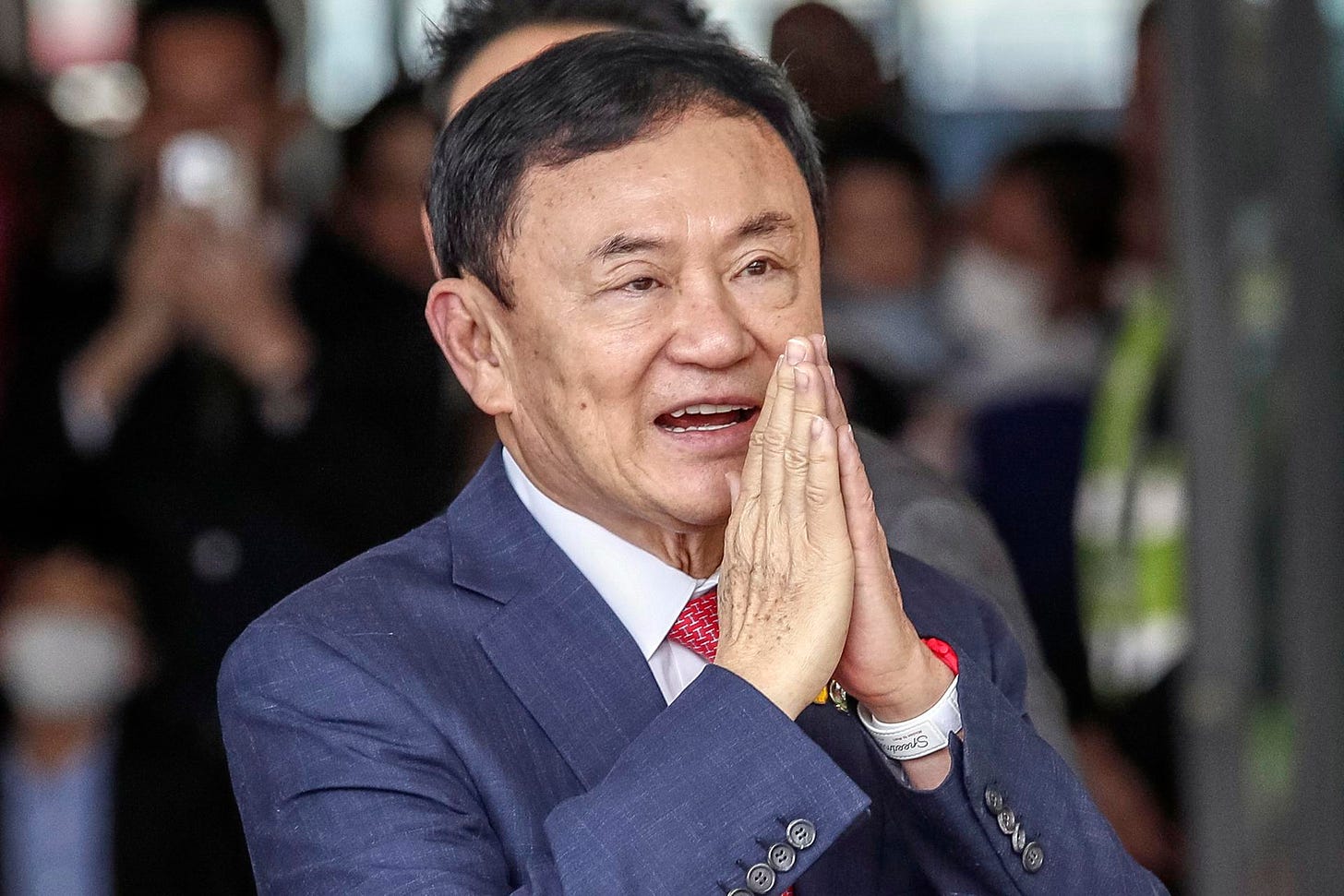 Thailand's ex-leader Thaksin granted parole 6 months into sentence - EFE  Noticias