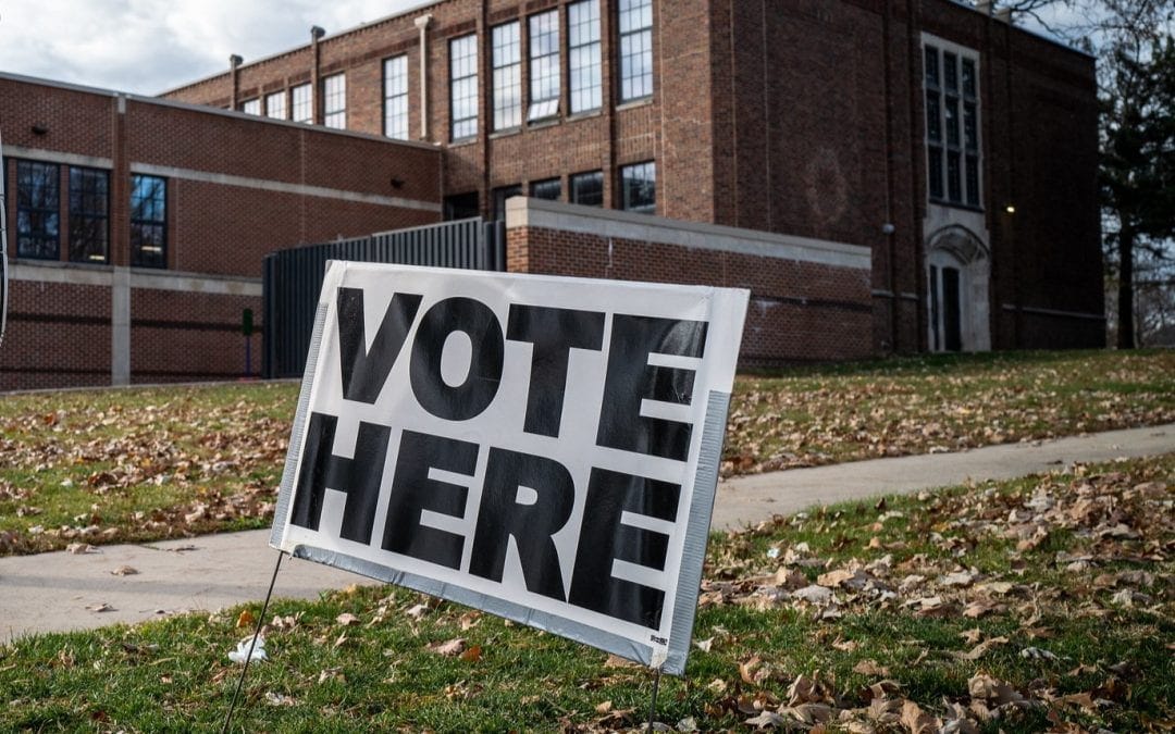 A "vote here" sign outside a school in Des Moines, Iowa. Photo by Phil Roeder / Flickr via CC BY 2.0 DEED.