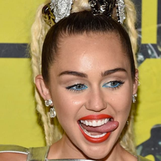 Miley Cyrus Was the Worst VMA Host in Recent Memory | Complex