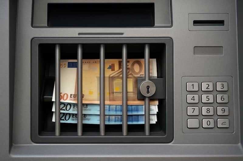 el-dinero-no-es-tuyo.jpg
