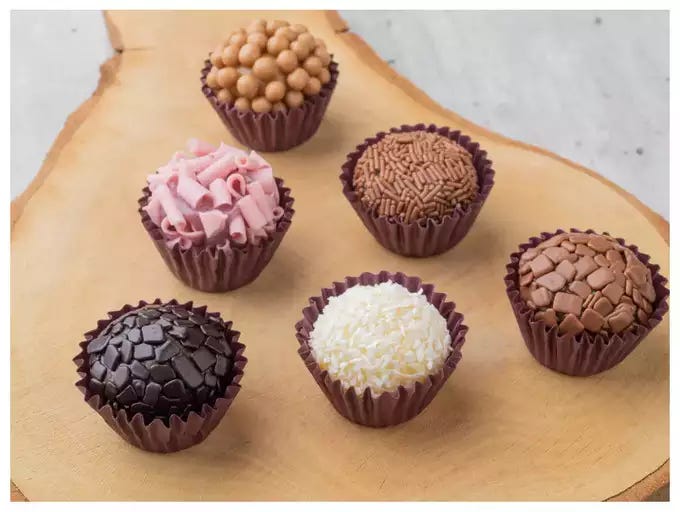 Viên kẹo ngọt Brigadeiro trong ẩm thực sinh nhật Brazil