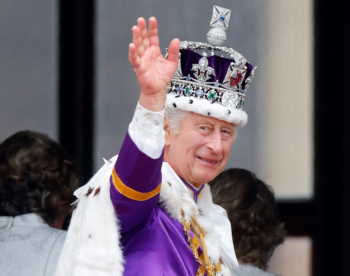 king charles wearing crown waves at his coronation