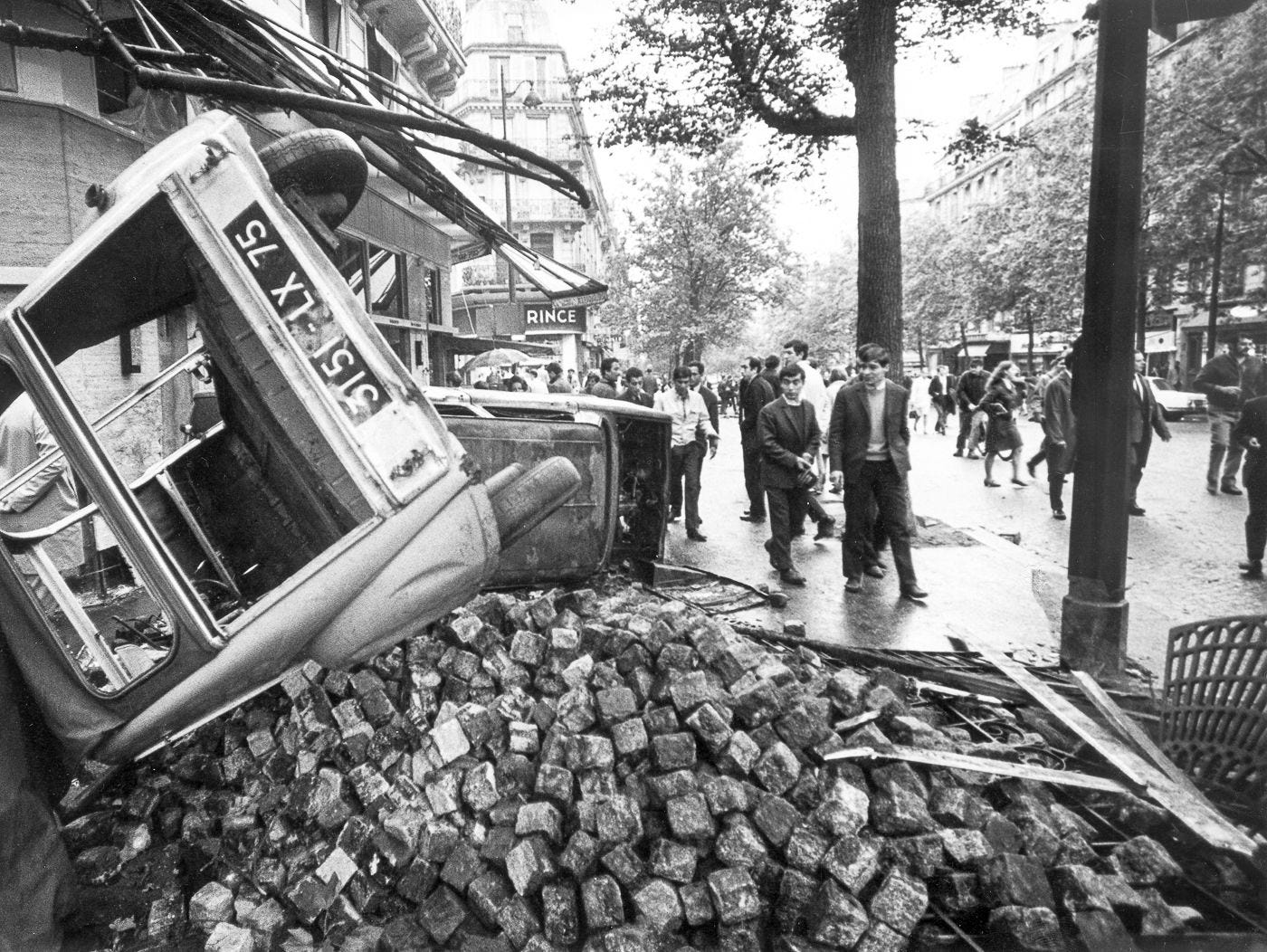 Mai 1968 : les barricades - Histoire analysée en images et œuvres d'art |  https://histoire-image.org/