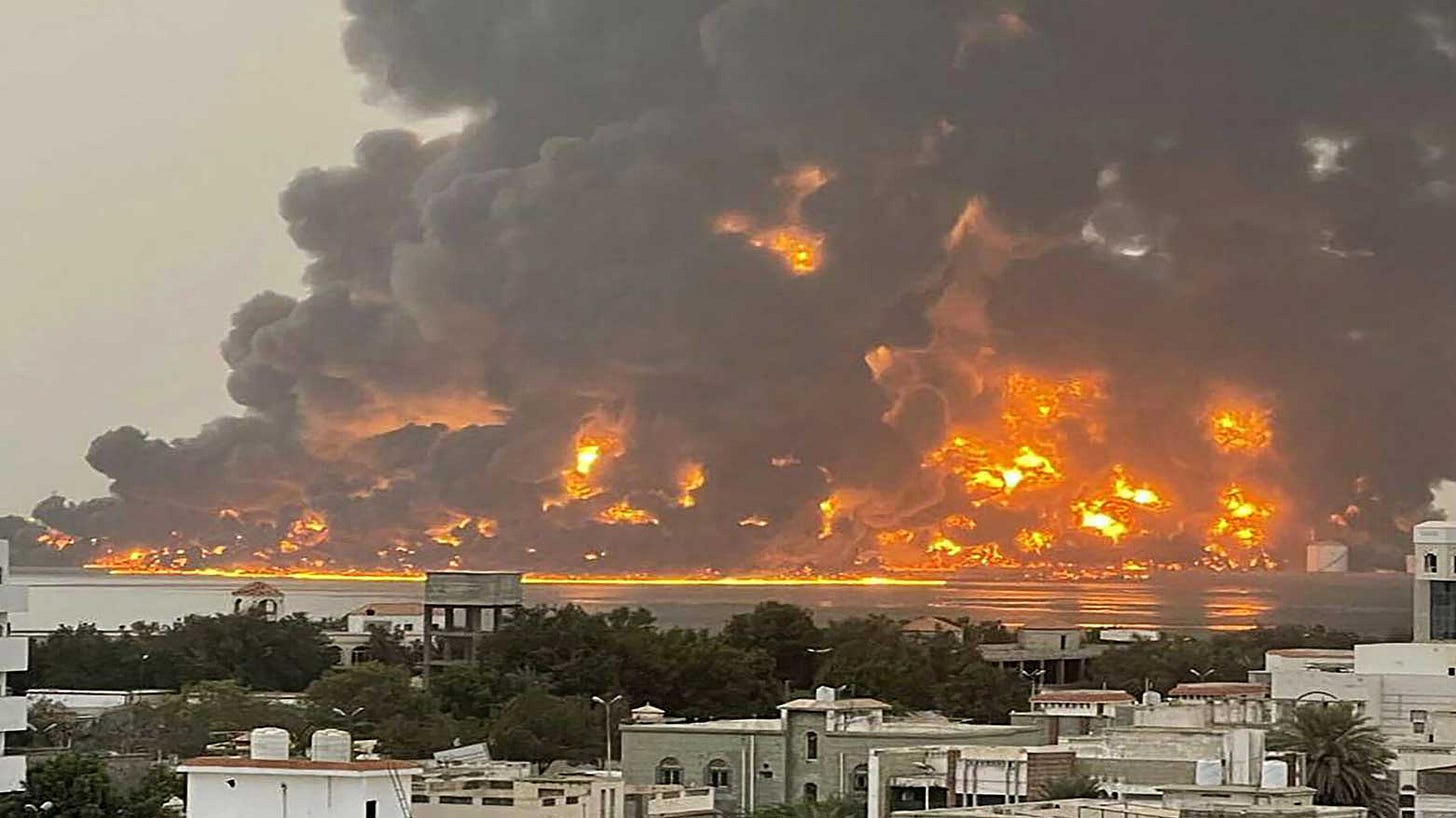 Israel Carries Out New Airstrikes on Yemen's Hodeidah Port City Israel Carries Out New Airstrikes on Yemen's Hodeidah Port City