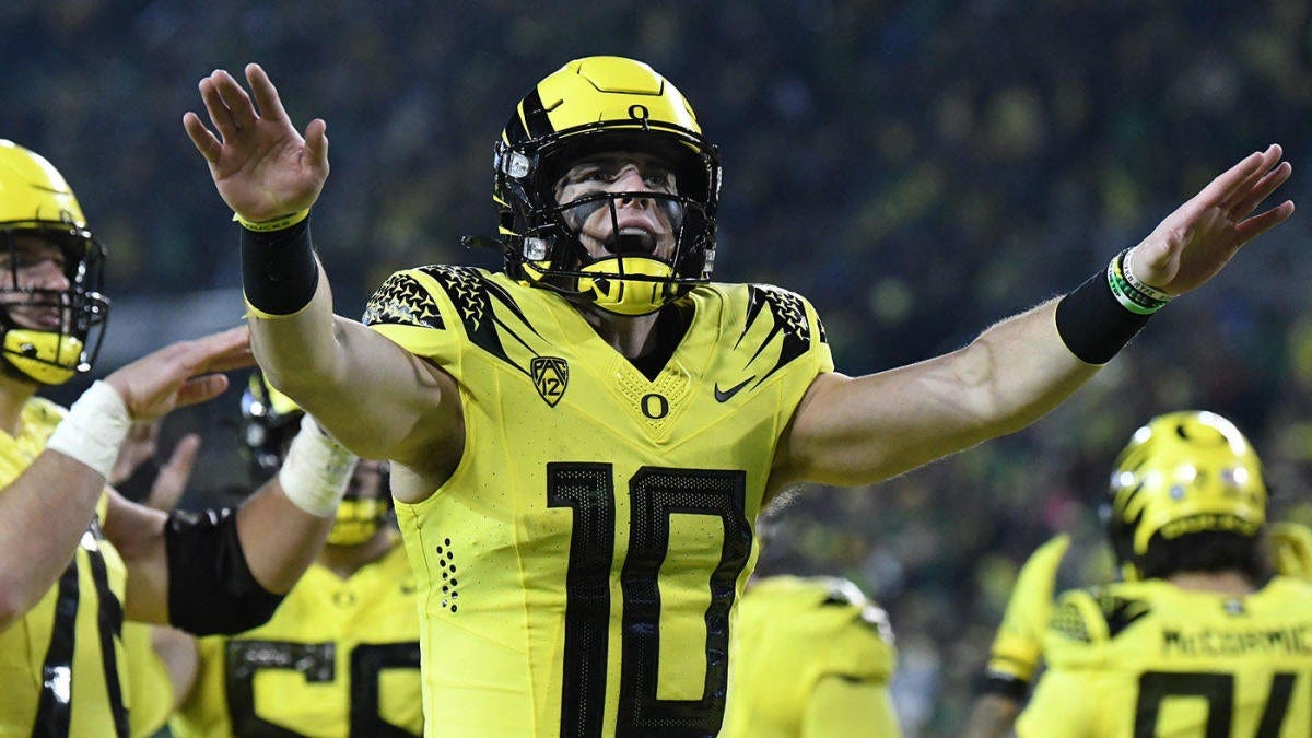 Bo Nix returning to Oregon for 2023 season should have Ducks poised for  College Football Playoff contention - CBSSports.com
