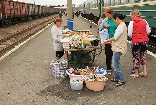 "Базар-вокзал" или что вкусного предлагали купить с собой в дорогу пассажирам проходящих поездов на разных станциях?