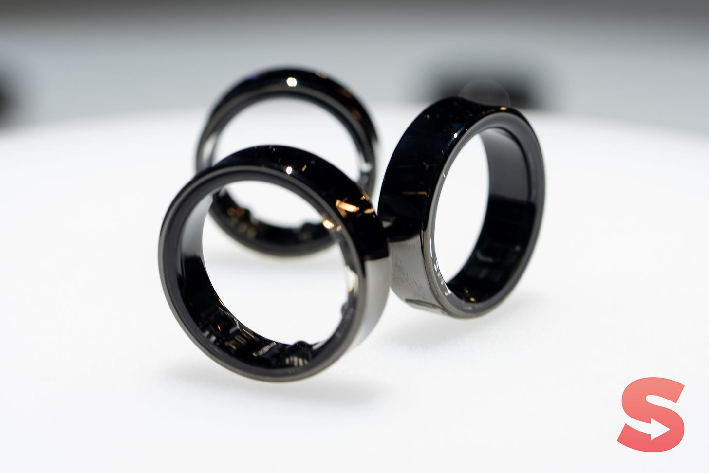 Samsung Galaxy Ring in ceramic black